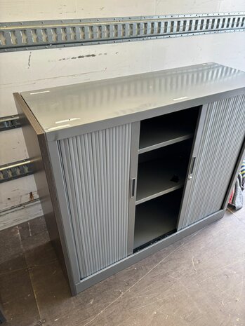 Archiefkast 105 hoog x 120 breed x 43 diep. Aluminium kleur