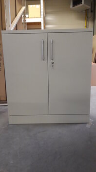 Zelfbouw draaideurkast met de afmeting 100 x 92 x 42 cm. inclusief 2 legborden. Zelfbouw draaideurkast met de afmeting 100 x 92 x 42 cm. inclusief 2 legborden.