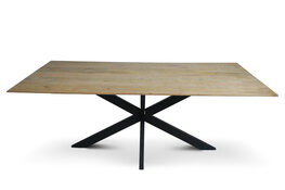 Rechthoekige vergadertafel met duurzaam mangohouten werkblad en zwart gespoten matrix onderstel.